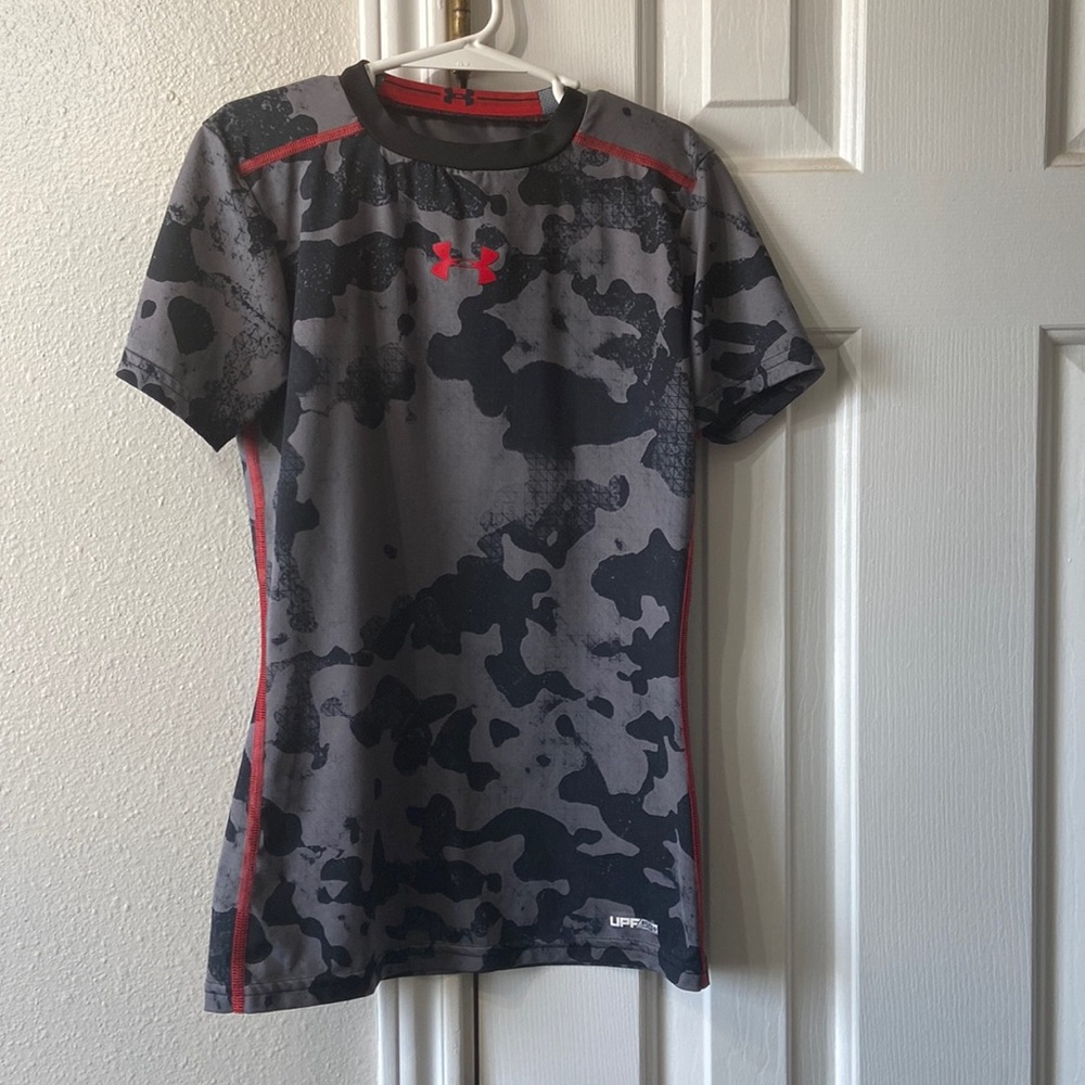 Under Armour gray and black camp top Youth Medium